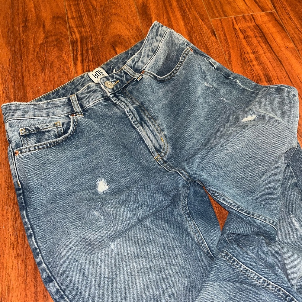HIGH RISE MOM FIT BDG JEANS